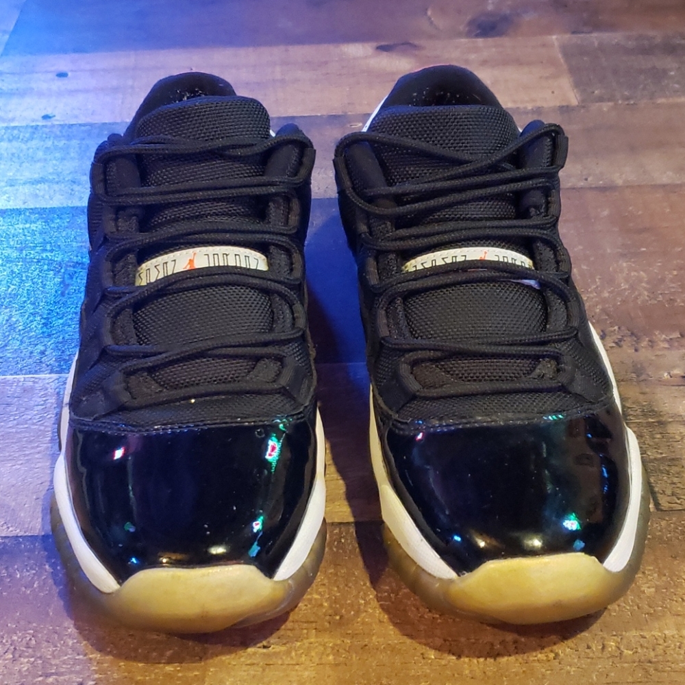 Air Jordan Retro Low Top Sneaker - Picture 3 of 5